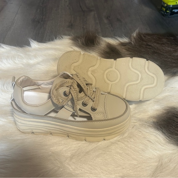 Platform Sneakers size 7.5/8 Beige/Tan, super comfy -mint condition- never worn - Picture 6 of 8